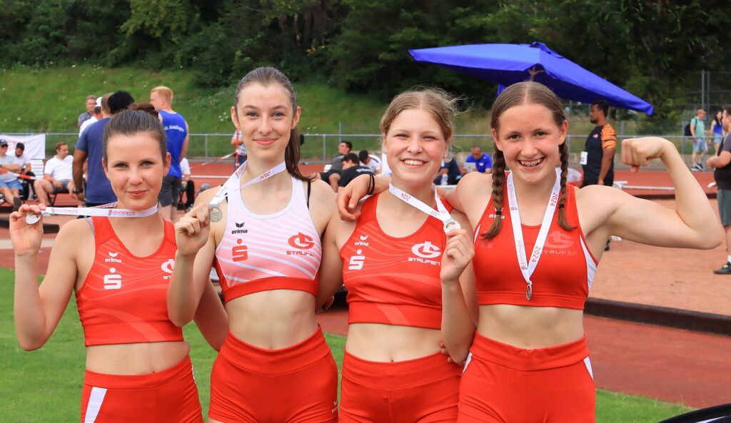 Gruppenfoto der 4 Staffelläuferinnen